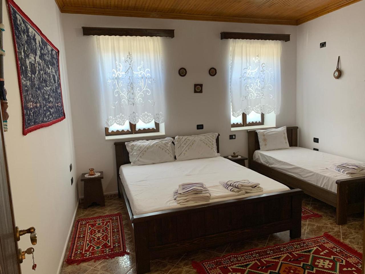 Guest House Iljesa Berat Extérieur photo